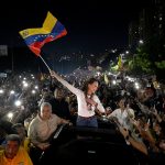 María Corina Machado entró a Caracas anoche en medio de una multitud