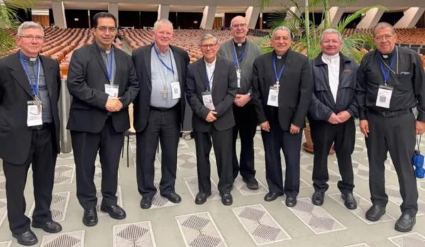 Monseñor Carlos Enrique Herrera (al centro) con los presidentes de las Conferencias Episcopales de Centroamérica. Foto: tomada de Mosaico CSI.