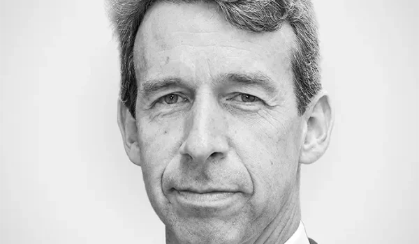 Murray Hunt es director del Centro de Políticas y Evidencia sobre Esclavitud Moderna y Derechos Humanos y profesor visitante de Derecho de los Derechos Humanos en la Universidad de Oxford.