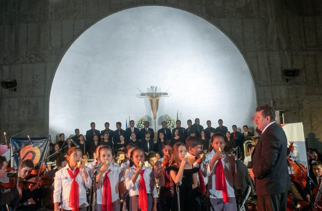 Festival navideño en la Catedral Metropolitana, con artistas nacionales y la Camerata Bach. LA PRENSA / ARCHIVO PERSONAL ÓSCAR NAVARRETE