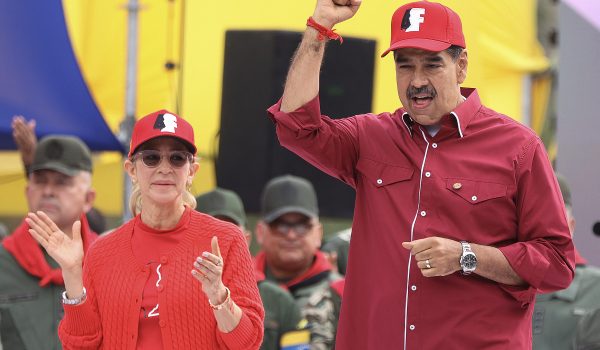 El expresidente Nicolás Maduro y su esposa Cilia Flores irán a juicio en Nueva York en junio de 2027. AFP
