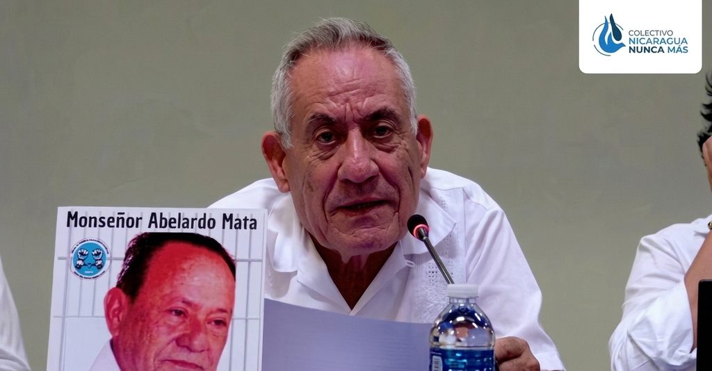 Sacerdote Rafael Aragón compareció ante la audiencia con una fotografía del obispo emérito de Estelí, Monseñor Abelardo Mata