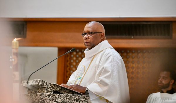 De Waspam a una parroquia en Florida: el inesperado exilio de un sacerdote misquito