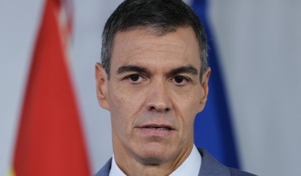Sánchez presenta ante el Congreso español decretos de vivienda con nuevas medidas