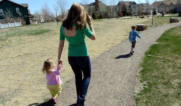 La madre que fue condenada por dejar que su hijo de 5 años paseara solo