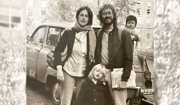 Zayd con sus padres y su hermano menor a finales de la década de 1970. Foto: BBC Mundo