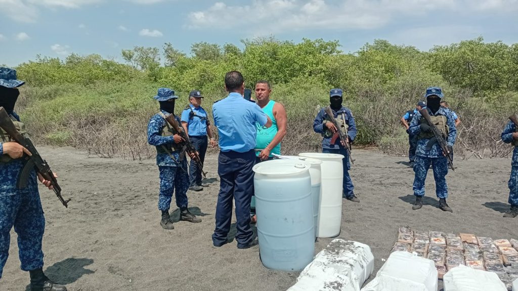 Policía y Fuerza Naval captura a presunto narco con 499 kilogramos de cocaína. Foto: Cortesía.