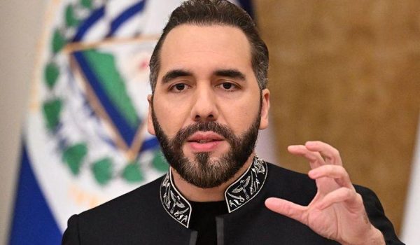 AFP vía Getty Images El presidente salvadoreño Nayib Bukele les lanzó un ultimátum a las pandillas haitianas.