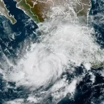 Simon se convierte en huracán de categoría 4 en el Pacífico y se prevé que toque tierra en las costas de México durante el fin de semana
