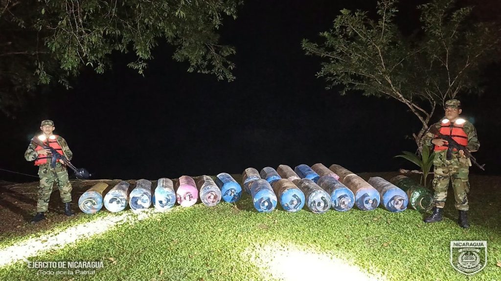 Veinte cilindros de gas decomisados por el Ejército de Nicaragua. Foto: Tomada del Ejército de Nicaragua.