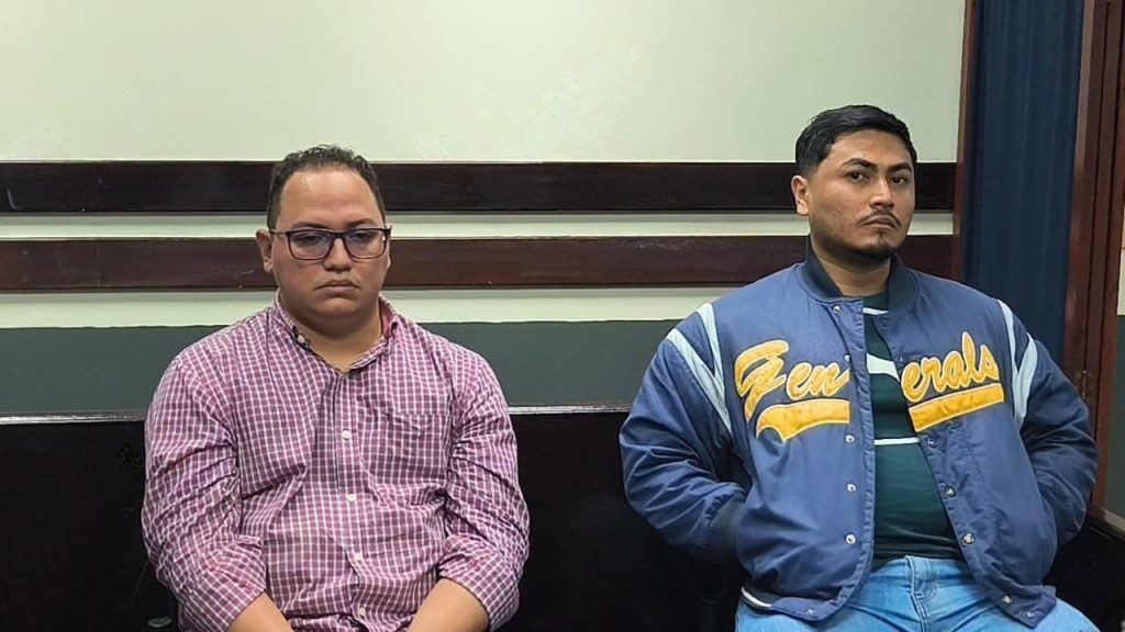 Dos hombres son acusados por defraudar a Seguros Lafise. Foto: La Primerísima.