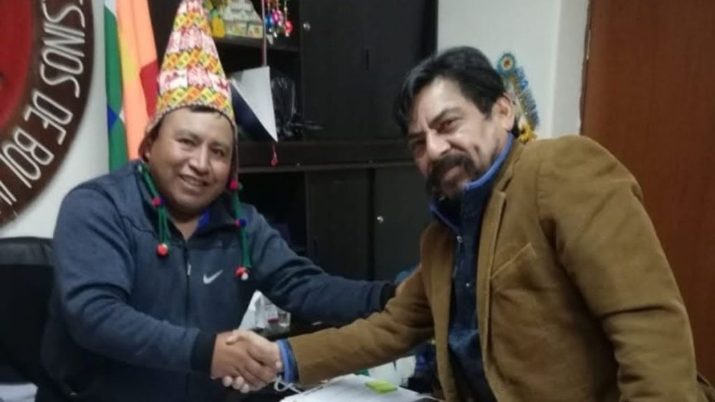 El ahora exembajador de Nicaragua en Bolivia, Elías Chévez (der.), durante una visita a la Confederación Sindical Única de Trabajadores Campesinos de Bolivia (Csutcb) en julio de 2021. Foto: redes sociales.