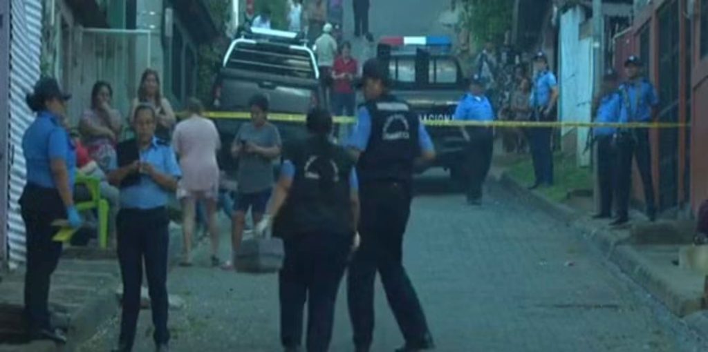 Femicidio en Managua. Hombre habría matado a su pareja a cuchilladas. Foto: Captura a video de El Diario Nacional/Facebook.