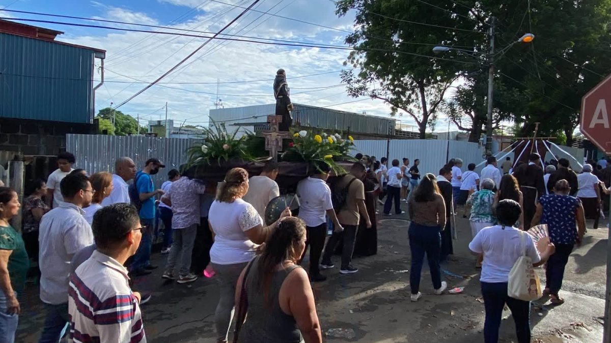 Procesión en honor a San Francisco de Asís que se realizó el domingo 4 de octubre en el Barrio El Riguero. Tomada de la Parroquia Santa María De Los Ángeles