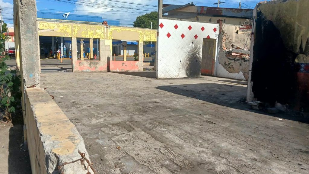 Alcaldía de Tipitapa limpió el interior de la propeidad embargada a Pollo Estrella en ese municipio. Foto: Tomada de la Alcaldía de Tipitapa.