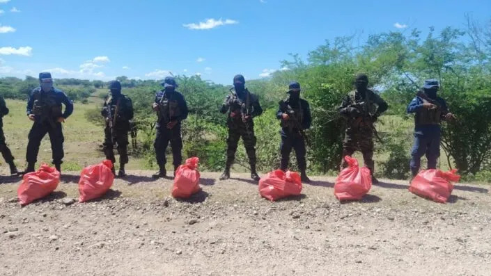 Ejército de Nicaragua incauta seis sacos de droga en Chinandega. Foto: Ejército de Nicaragua.