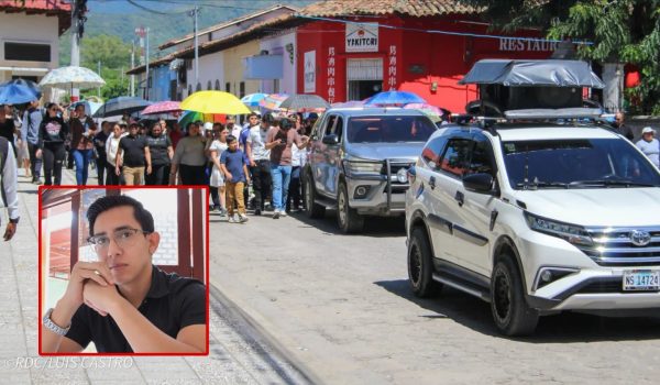 Amigos y familiares acompañan el féretro del juez Marvin Alejandro Rodríguez. Foto: La Primerísima/Facebook/Alejandro Rodríguez Toledo.